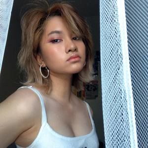 Meet your Posher, Mia